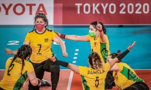 Brasil vai disputar medalha de bronze no vôlei sentado