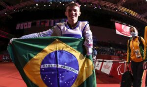 Brasileiro é 1º campeão de parataekwondo da história