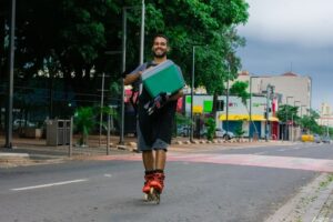 “Patinador do Geladão” é atração em Campo Grande