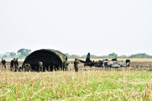 Avião militar cai em Campo Grande