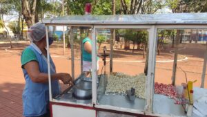 Vendedores ambulantes fazem grana extra com manifestações