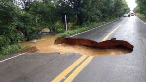 BR-349/BA: trecho totalmente interditado BAHIA