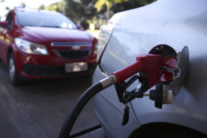 gasolina preco aumento valor bomba tanque combustiveis postos deflação