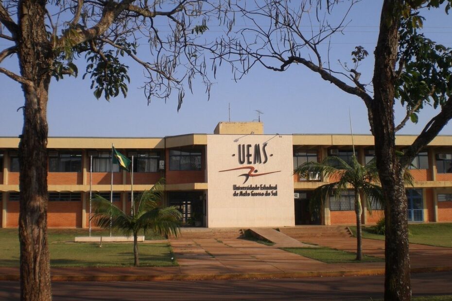 uems universidade faculdade