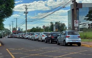 fila carros drive-thru albano franco vacinacao covid-19 posto unidade saude imunizacao