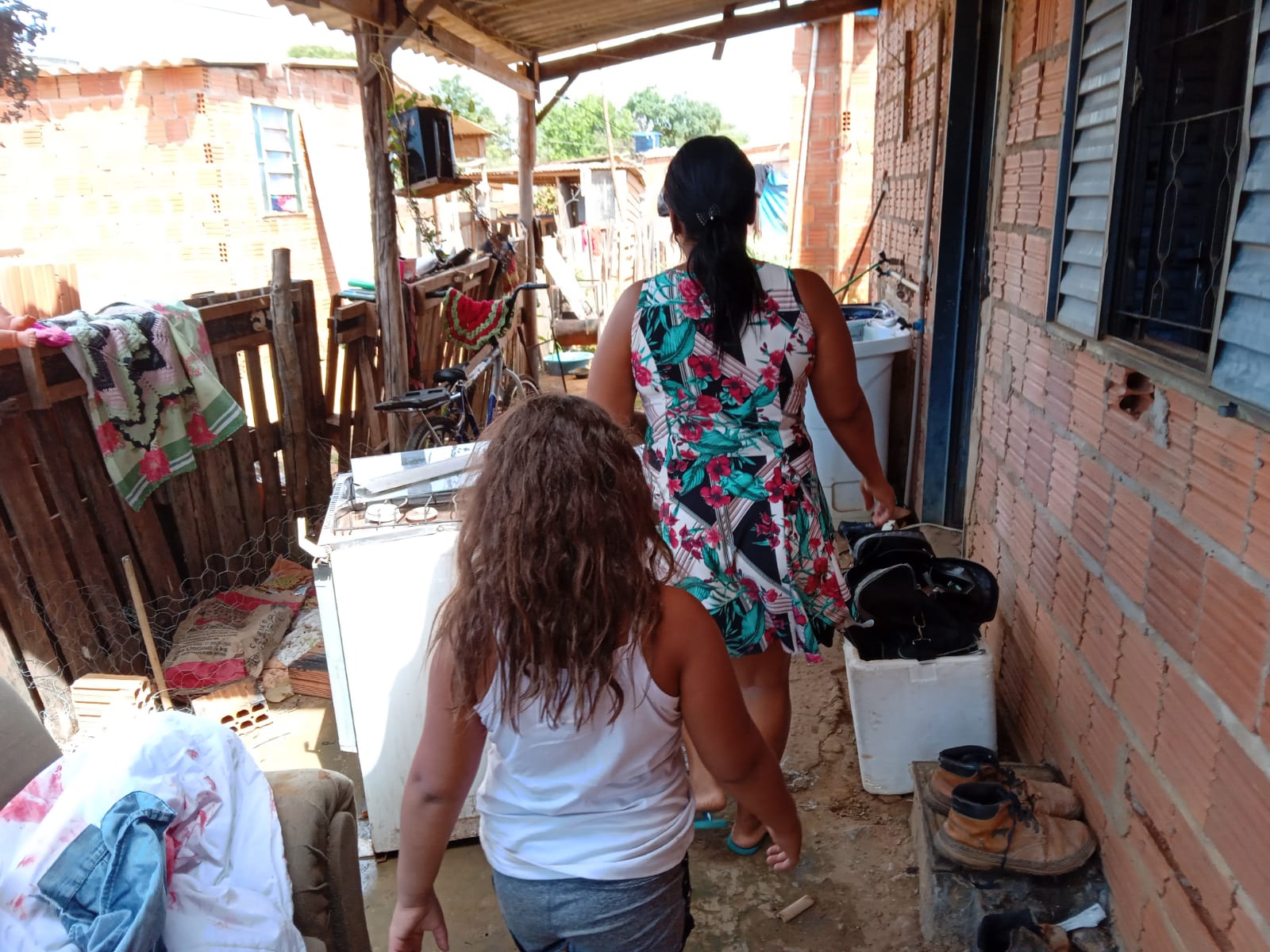 mulher ex-marido desabrigada casa queimada incendio fogo jardim centro-oeste ms