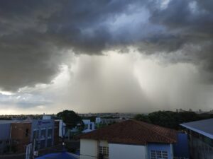 chuva clima tempo ventania raio trovao