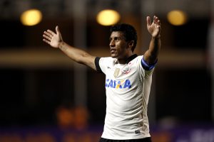 ***ARQUIVO***SÃO PAULO, SP, 25.05.2013 - O volante Paulinho, um dos reforços do Corinthians para temporada 2022.