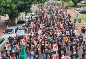 professores municipais servidores publicos reme rede municipal de ensino passeata manifestacao greve paralisacao reajuste campo grande ms prefeito prefeitura marquinhos trad