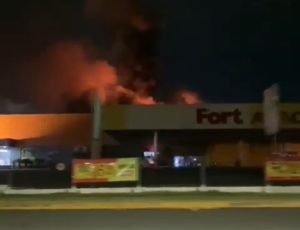 fogo incendio chamas fort atacadista avenida presidente vargas