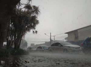 chuva tempo clima ceu pancada chuvarada aguaceiro vento ventania centro campo grande ms