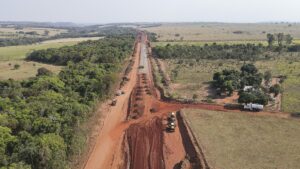 Obras de pavimentação da MS-010 de Rochedinho a Furnas dos Diosnisios