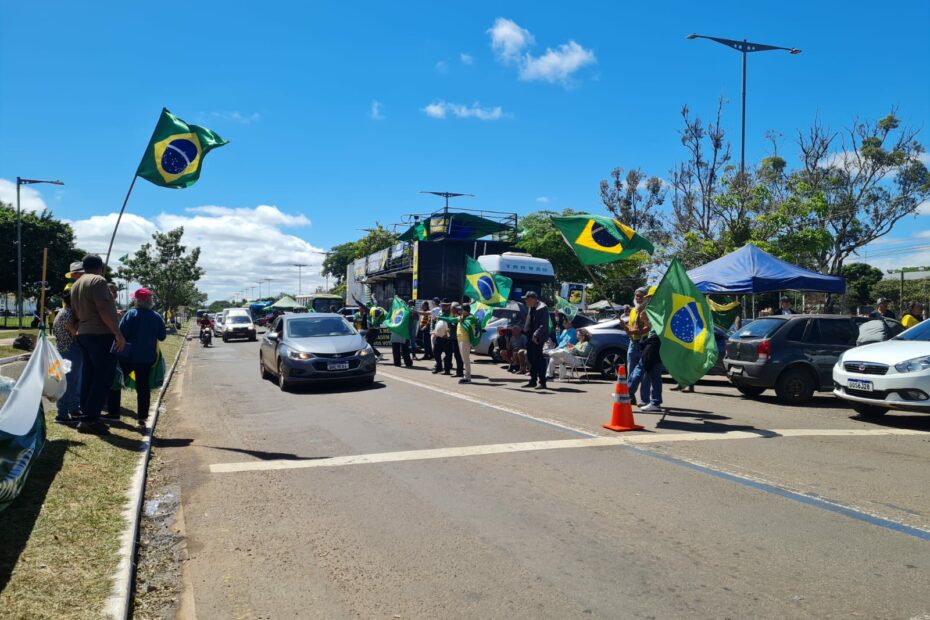 protestos bolsonaristas manifestações eleições 2022 frente do cmo Comando Militar do Oeste