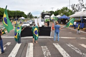 Manifestantes pró- Bolsonaro CMO bolsonaristas