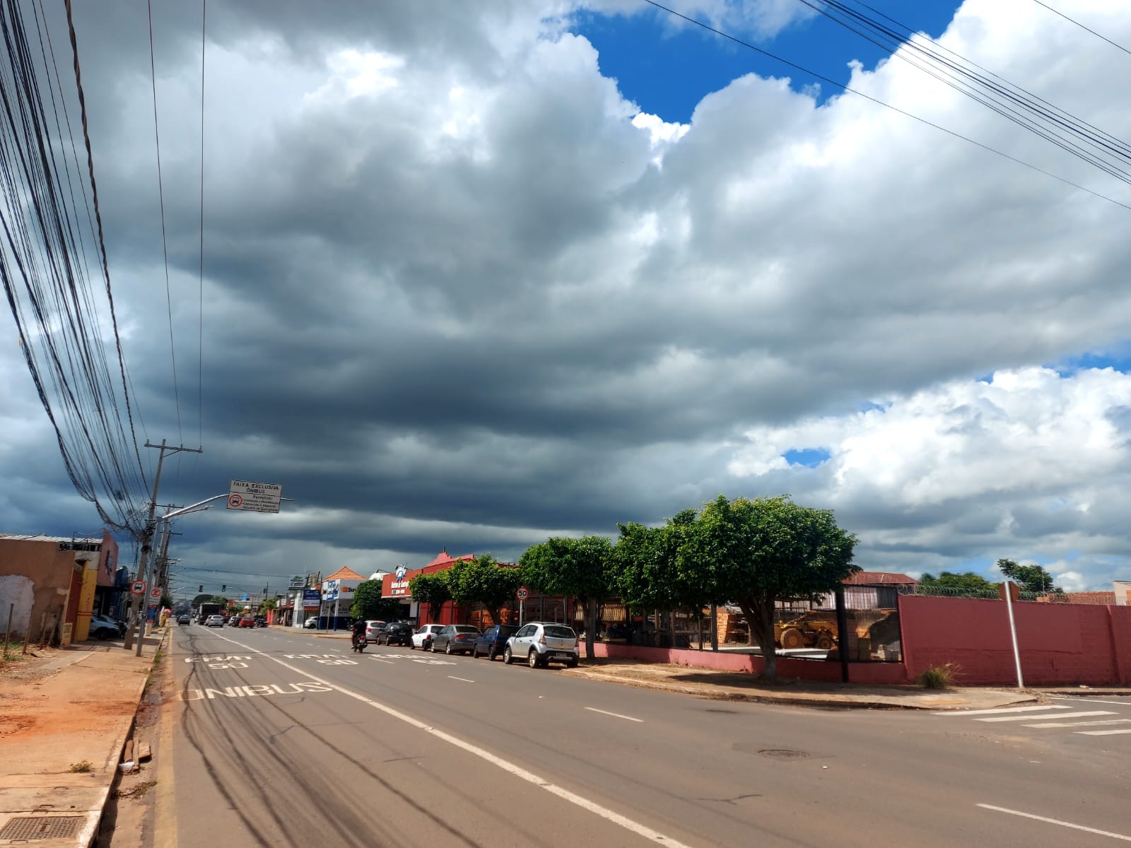 Instabilidades avançam sobre MS neste domingo e podem provocar tempestades à tarde e à noite