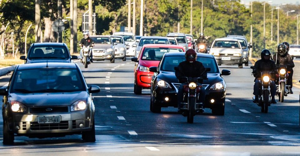 transito carros veiculos automovel