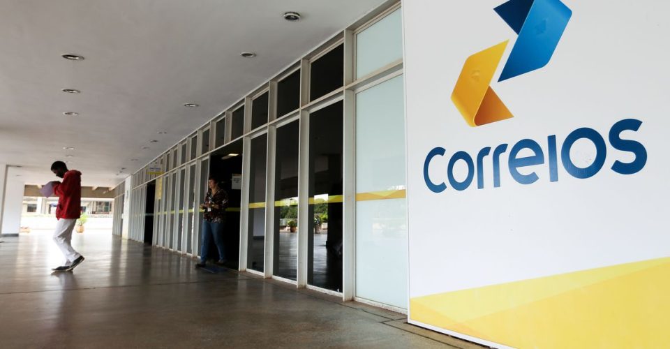 Brasília - Funcionários dos Corrreios entram em greve em todo o país