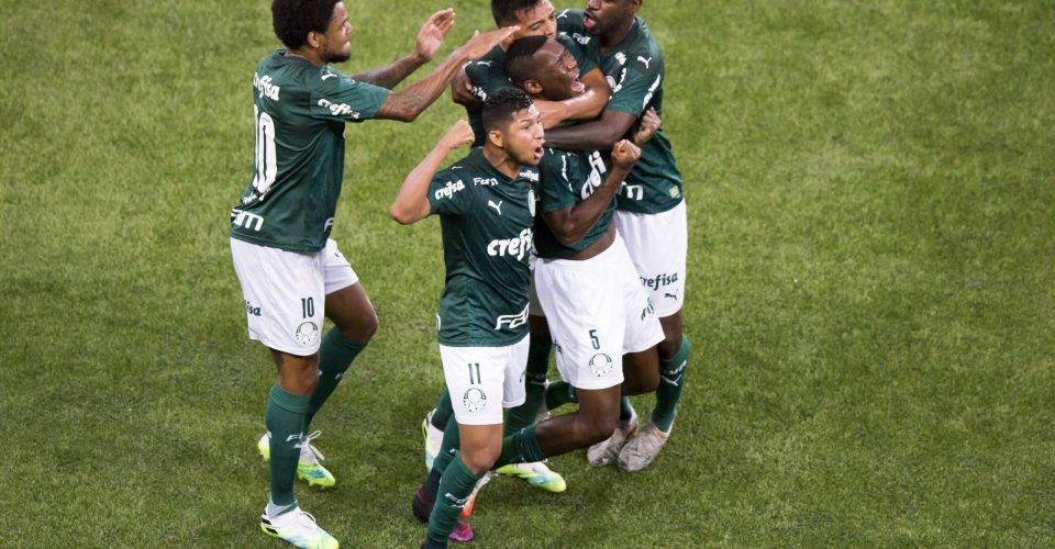 SÃO PAULO, SP, BRASIL - 02.08.2020 - Palmeiras e Ponte Preta no Allianz Parque. Patrick de Paula abre o placar no final do primeiro tempo