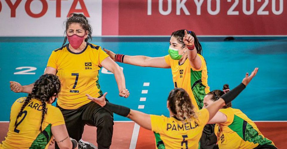 Brasil vai disputar medalha de bronze no vôlei sentado