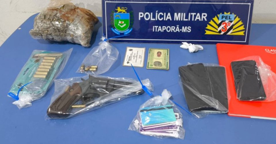 Drogas, arma e outros itens apreendidos - Foto: Divulgação/PMMS