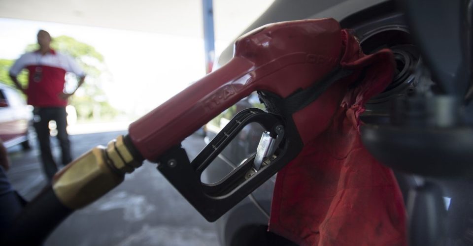 site com informação postos de combustiveis bomba tanque gasolina diesel preco valor icms taxa imposto governo estadual federal