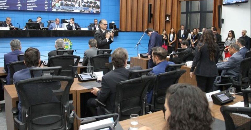 Matérias que versam sobre política de resolução de conflitos e garantia de matrícula de irmãos na rede pública serão apreciados hoje - Foto: Wagner Guimarães