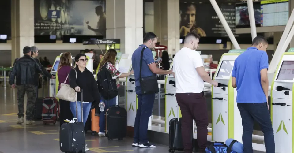 Programa de passagens a R$ 200 será lançado em fevereiro, diz ministro. - Foto: Antônio Cruz/ Agência Brasil