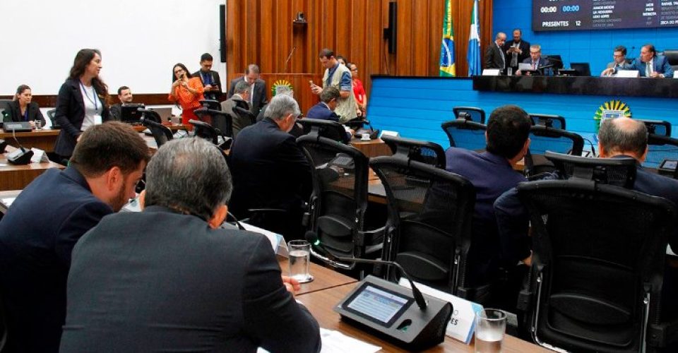 Mudanças no estatuto do servidor da UEMS analisada por deputados