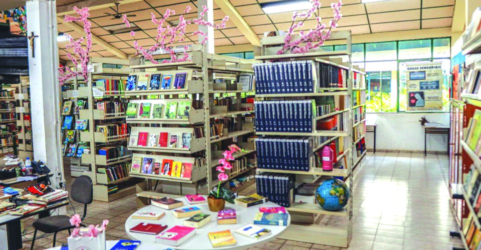 A Biblioteca Municipal
Anna Luiza Prado Bastos
fica localizada no Horto
Florestal, na Capital ( Foto: Prefeitura de Campo Grande)