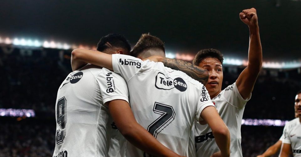 Crias do terrão comemoram o gol - Foto: Rodrigo Gazzanel/Corinthians