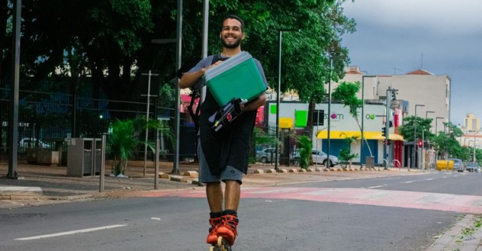 “Patinador do Geladão” é atração em Campo Grande