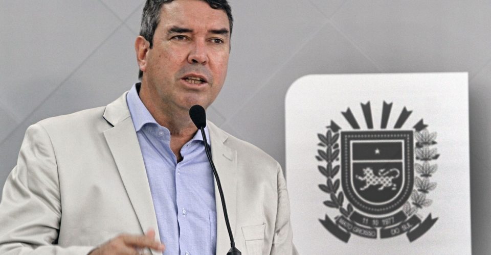 Riedel rebate “O nosso foco é a vacina. Não é o momento de debater sobre passaporte de imunidade”