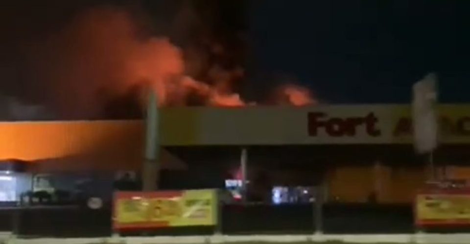 fogo incendio chamas fort atacadista avenida presidente vargas