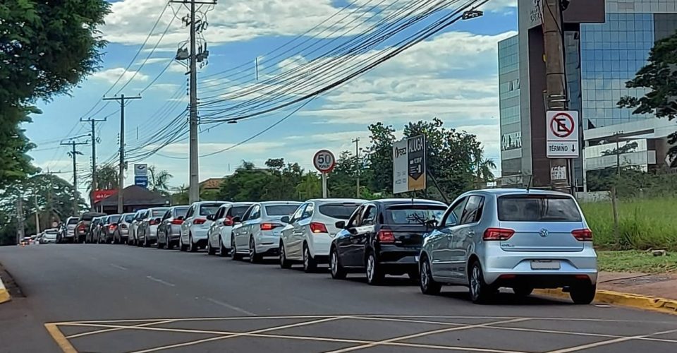 fila carros drive-thru albano franco vacinacao covid-19 posto unidade saude imunizacao