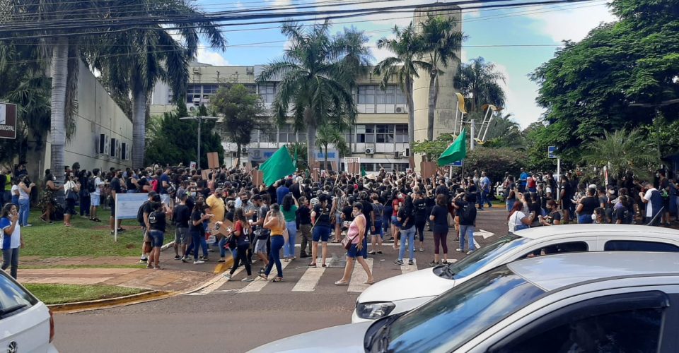 protesto mobilizacao passeata professores rede municipal de ensino reme prefeitura de campo grande prefeito marquinhos trad