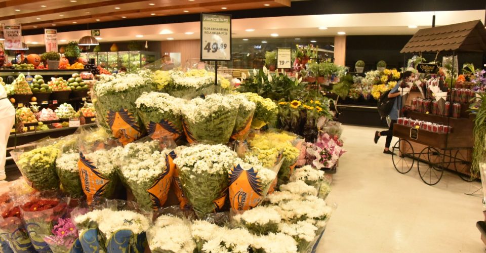 flores dia dos finados economia supermarcados