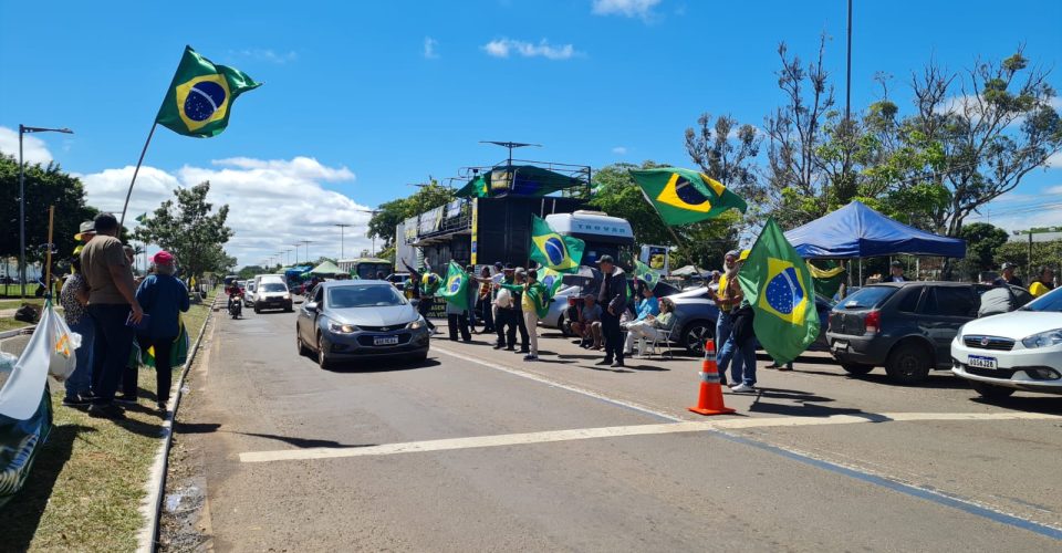 protestos bolsonaristas manifestações eleições 2022 frente do cmo Comando Militar do Oeste