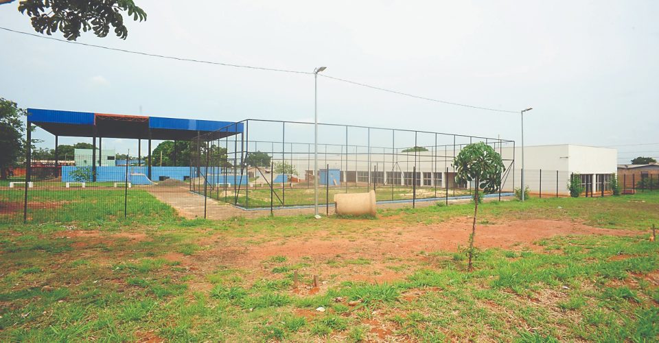 Foto: Praça de Esporte e Cultura
do bairro Parque do Sol
que está fechada e sem
conclusão desde 2018/Fotos: Nilson Figueiredo