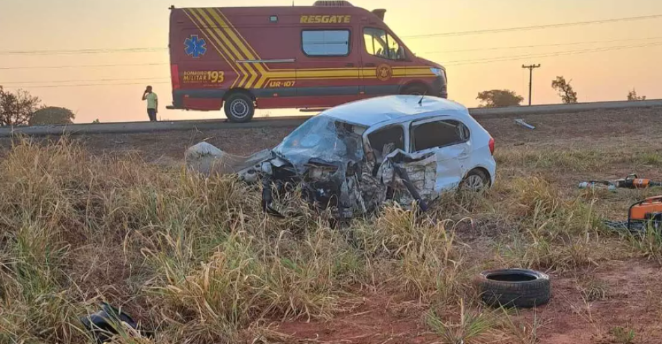 Carro da vítima ficou destruído com a batida - Foto: Divulgação