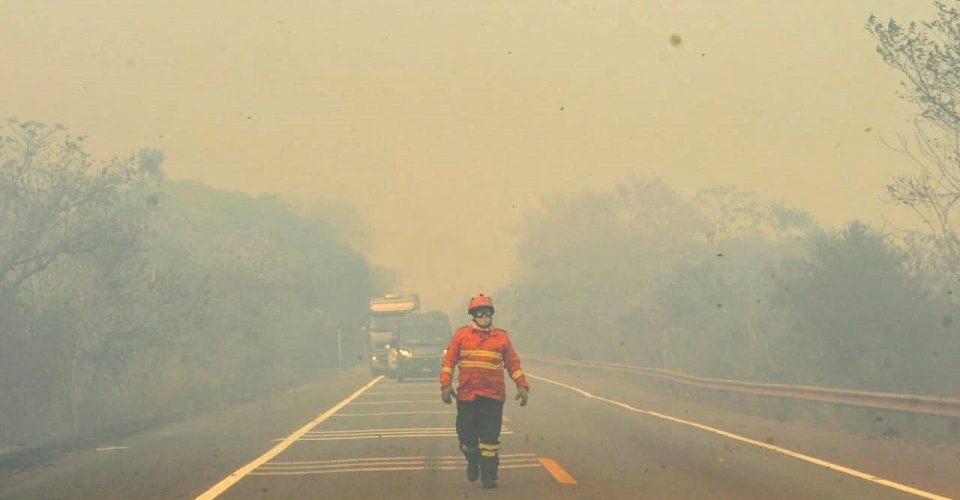 Crianças e idosos são
os que mais estão
sofrendo com fumaça
nas cidades pantaneiras (Foto: Bruno Rezende )