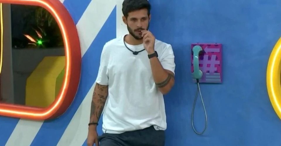 bbb 22 rodrigo big fone