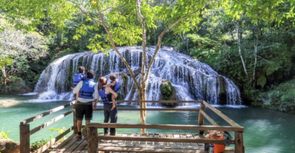 Bonito atrai turistas de todo mundo