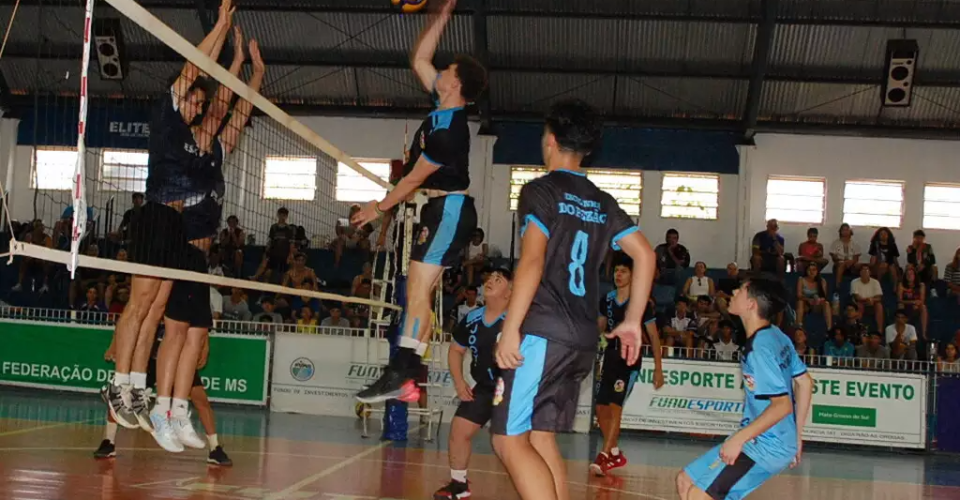 Meninos do sub-17 em quadra por torneio estadual - Foto: FVMS