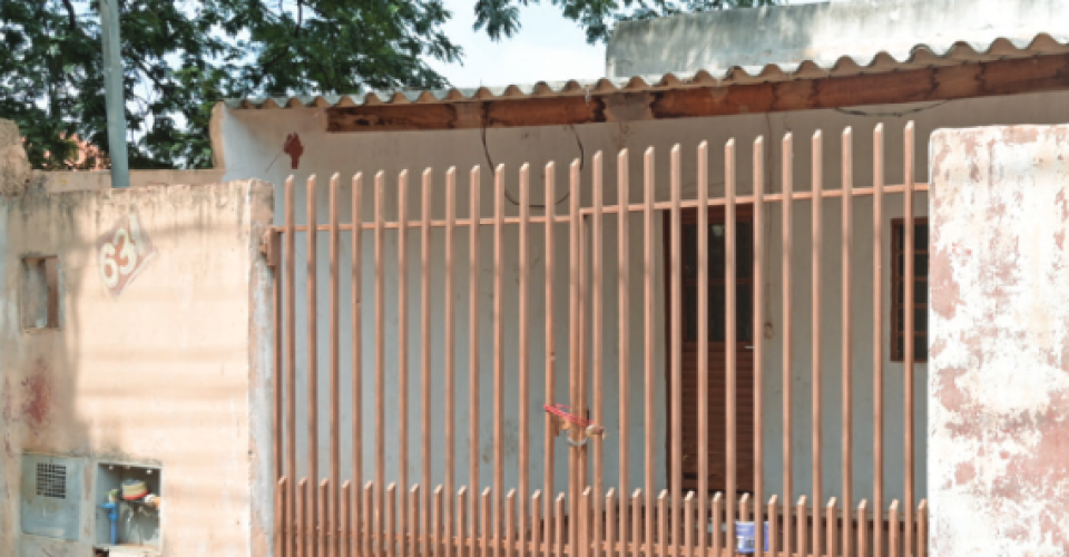 Casa onde a menina de 2 anos morava com a família - Foto: Nilson Figueiredo