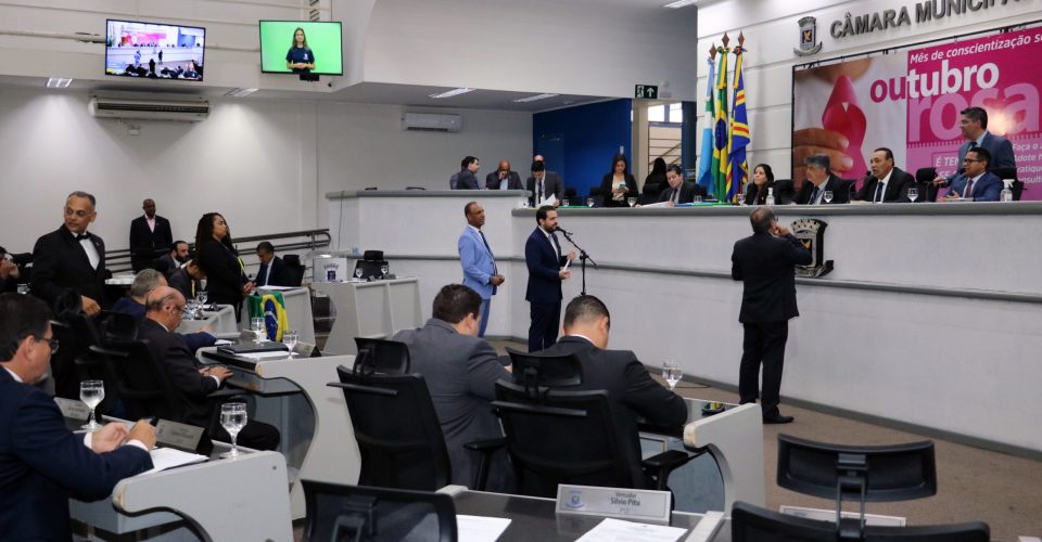 Vereadores aprova três projetos nesta terça-feira