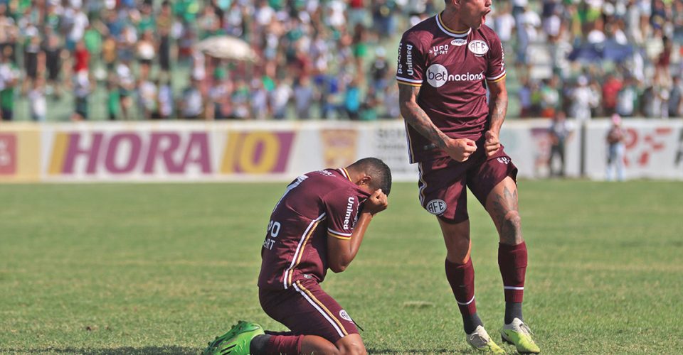 Foto: Jogadores da Ferroviaria comemoram classificação para a Série C, na Paraíba/Ferroviária de Araraquara/Divulgação