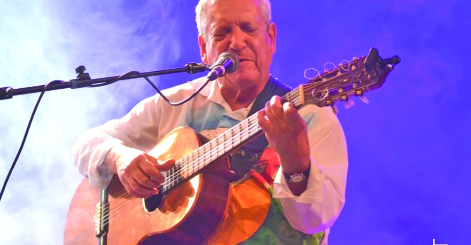 Jerry Espindola se
apresentará no dia 21
com a Prosa Raíz Cantante - PiraPorã; já o show de Geraldo será no dia 22 - Foto: Larissa Pulcherio/Divulgação