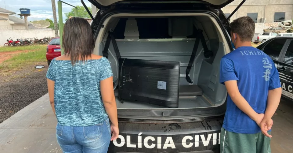 A dupla chegou a jogar drogas pela descarga para fugir de Polícia.
Foto: Reprodução/ Policia Civil MS